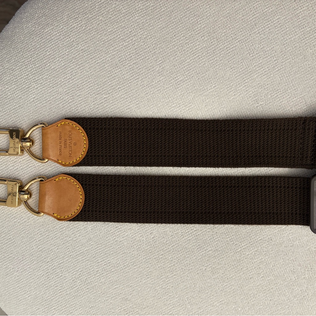 Excellent Condition Authentic Strap.